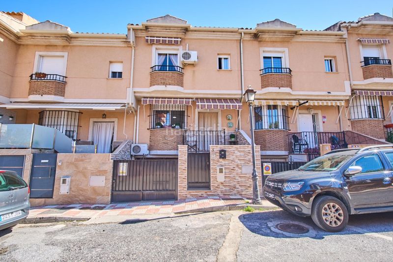 Foto d9828d09-fe91-42a4-a69e-4857bf48cacd. Casa adossada amb aparcament a La Zubia Ciudad Zubia (La)