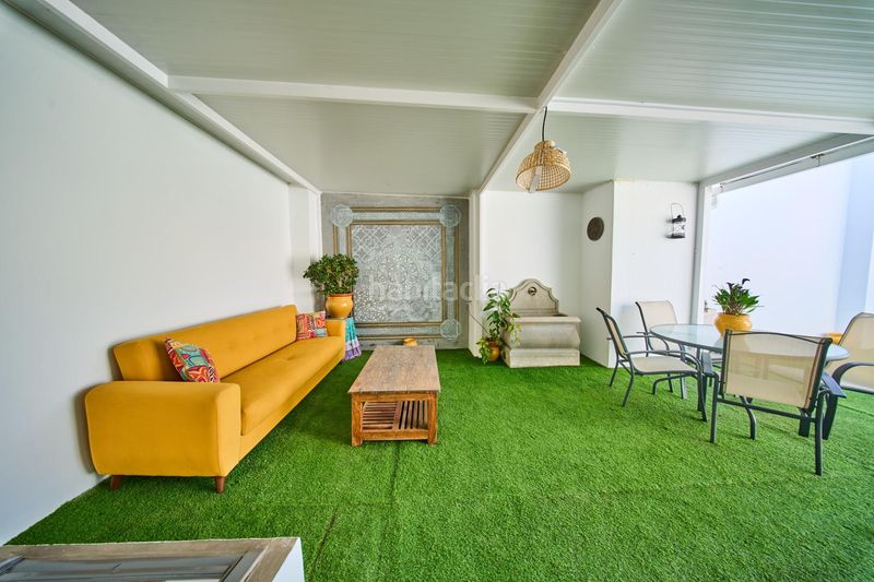 Foto ada35f32-6d35-4dab-b6d6-f8f31f40f0b9. Casa adossada a Barrio de Zaidín Granada