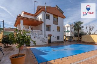 Chalet  Calle alonso quijano. Magnifico chalet con piscina en otura