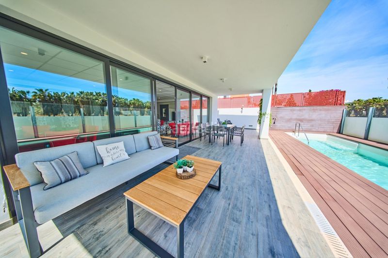 Foto 3d3d8a23-cd27-4790-b3d0-2eaf7544dd55. Xalet amb aparcament piscina a Playa de Granada Motril