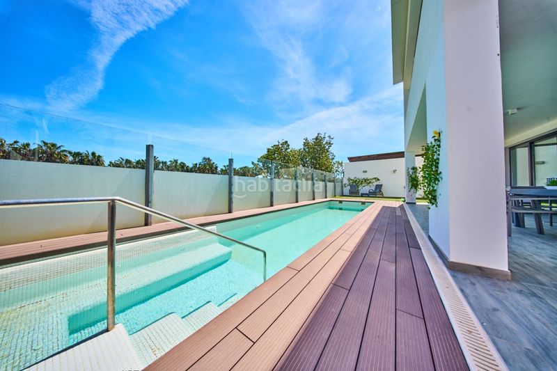 Foto 78a7eed8-5eb4-4072-8f60-bb35a65fbd0b. Xalet amb aparcament piscina a Playa de Granada Motril