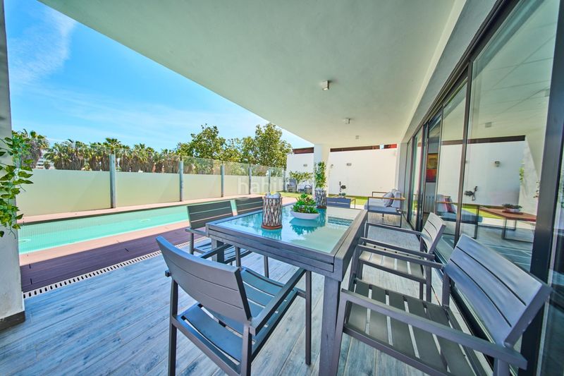 Foto 867d4e8c-d452-4cc7-a8e0-9393624f79dd. Xalet amb aparcament piscina a Playa de Granada Motril