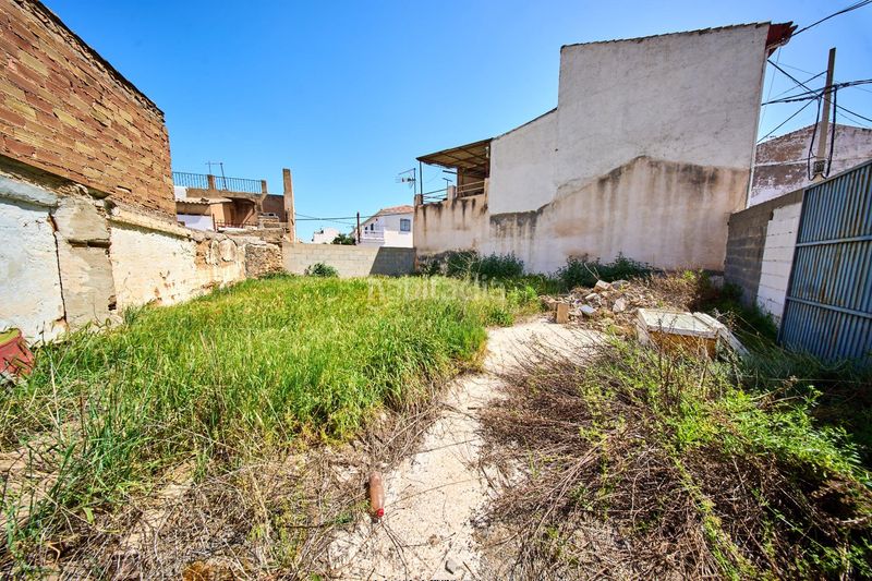 Foto e5107bd1-3a07-4644-997e-bfcb25e08f3b. Terreny residencial a ermita 19 a Gójar