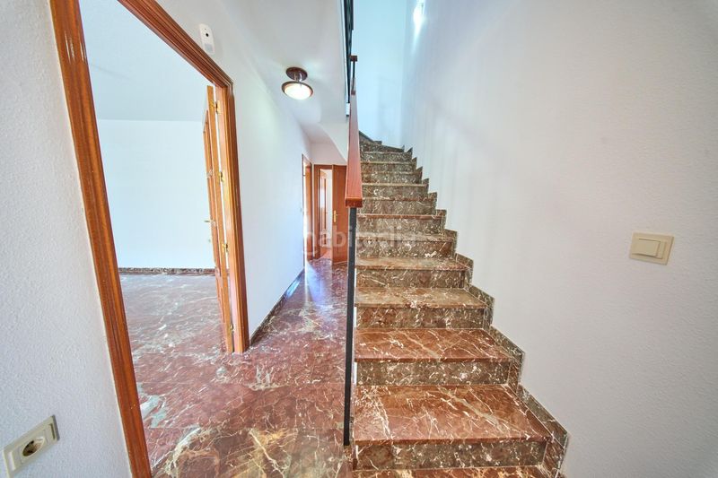 Foto 1db568ce-7155-409b-ab4c-ed75c2c5e7e2. Casa a schiera con parcheggio in San Cayetano Churriana de la Vega