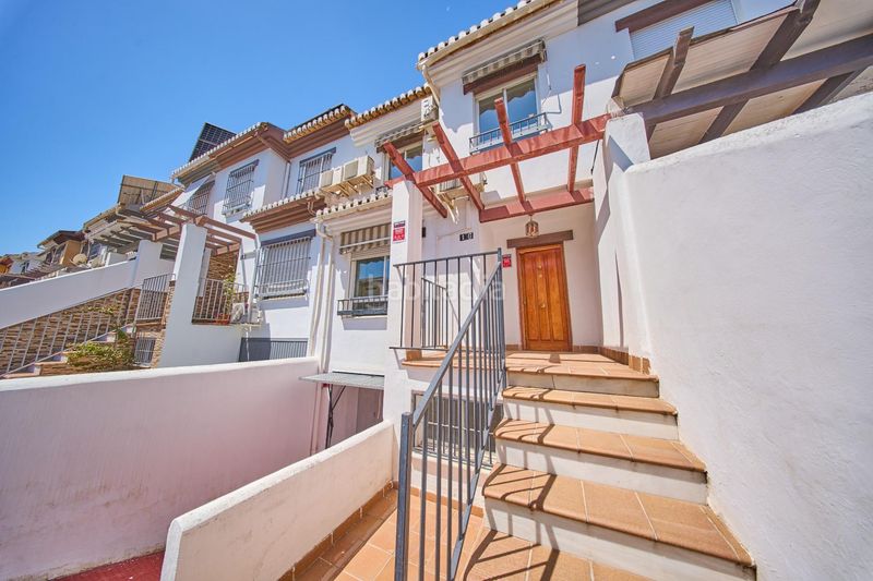 Foto b90809ff-5f6c-49d8-aa9e-3ff5344db6cd. Casa a schiera con parcheggio in San Cayetano Churriana de la Vega