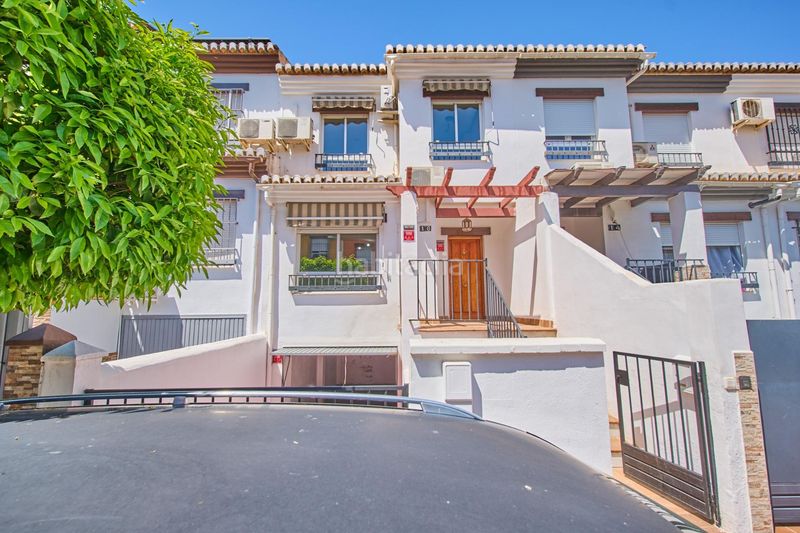 Foto c72e1ab0-fdd1-4cc5-811b-593628e3b212. Casa a schiera con parcheggio in San Cayetano Churriana de la Vega