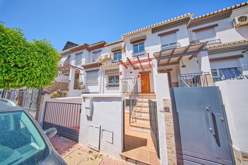 Foto ccd5937d-e1a4-47fa-8edf-006d782c3328. Casa a schiera con parcheggio in San Cayetano Churriana de la Vega