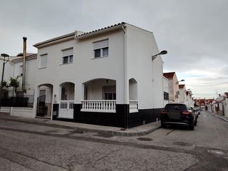 Maison à Urbanizacion pablo picasso 64. Casa en perfecto estado en baza urbanización pablo picasso