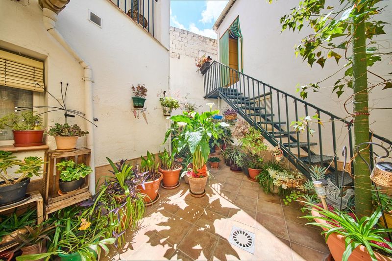 Foto 09b505b0-2b68-4aa7-b484-66d34d8f6378. Casa aparellada amb aparcament a Poniente Armilla