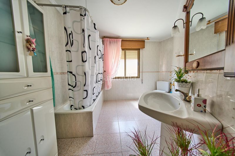 Foto a3e31c12-0c96-450a-8c0e-66b2c61dafd7. Casa aparellada amb aparcament a Poniente Armilla