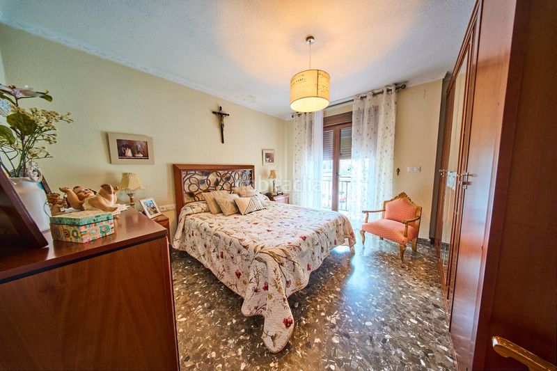Foto fb226ade-623a-4fdc-a952-21c75abdbd38. Casa aparellada amb aparcament a Poniente Armilla