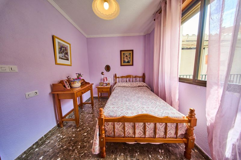 Foto fd0d4f38-ee2a-4547-9370-50ed2e689716. Casa aparellada amb aparcament a Poniente Armilla
