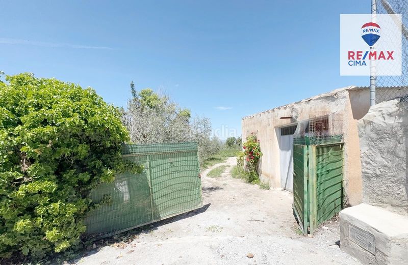 Foto cd0f9661-c5f7-4b2f-ab83-716aecd16fd5. Casa amb aparcament a Zújar
