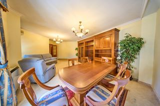 Etagenwohnung  Calle alta. Amplio piso de 124m2 con balcón y garaje en plaza alta ogijares