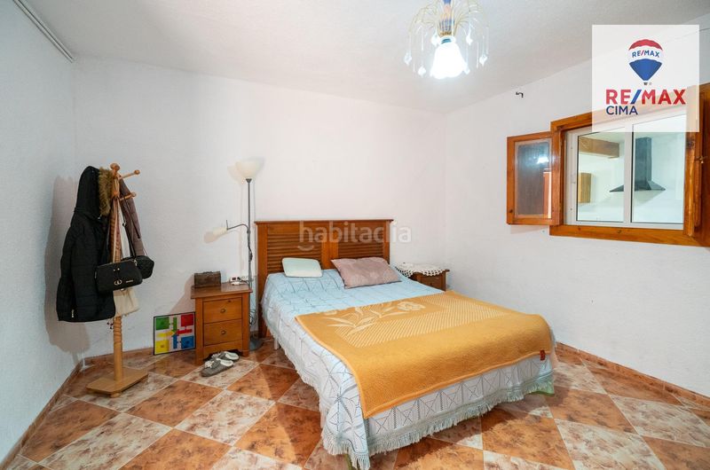 Foto fcfba139-9293-4e35-b493-3af1b617a4d0. Xalet amb calefacció aparcament a Baza