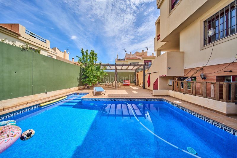 Foto 9b8bd96e-b582-4b9b-8f9d-17438649d62d. Casa aparellada amb calefacció aparcament piscina a Ogíjares