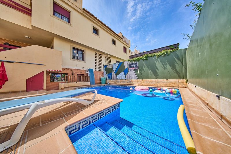 Foto a2ab30de-2133-443d-9e5c-2660c69aa83e. Casa aparellada amb calefacció aparcament piscina a Ogíjares