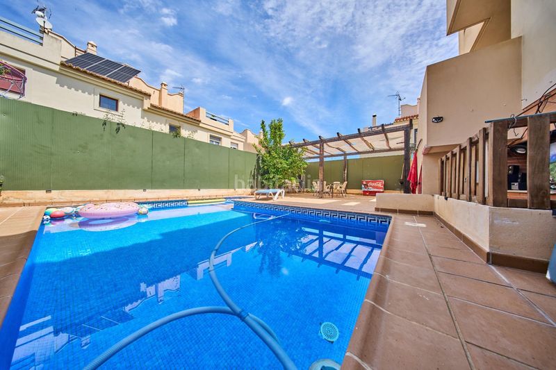 Foto c6edb250-aade-47e4-962c-467a46e61c89. Casa aparellada amb calefacció aparcament piscina a Ogíjares