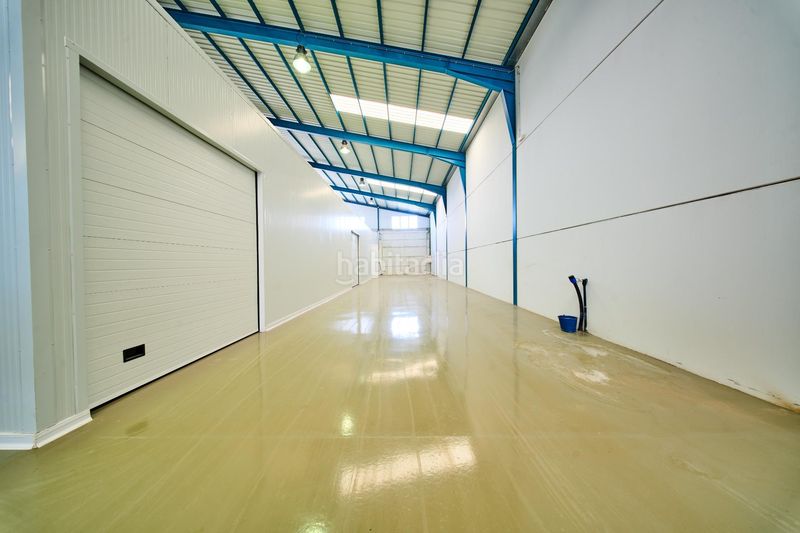 Foto b6d2d1af-0e91-45a4-a63a-470241c797ed. Nau industrial a Baza