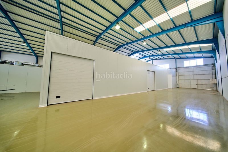 Foto ce131015-7eb4-4dee-954f-3c76cee3e2fb. Nau industrial a Baza