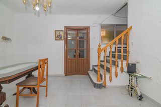 Maison jumelée à Pinos Puente. Casa pareada en pinos puente
