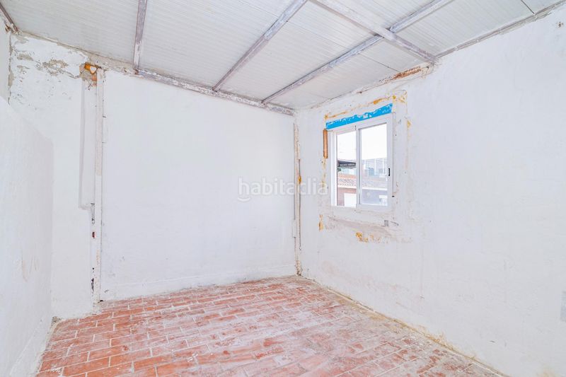 Foto 40afd2e0-513f-4038-bbd0-1e1a1ef9bd8c. Casa aparellada a Haza Grande Granada