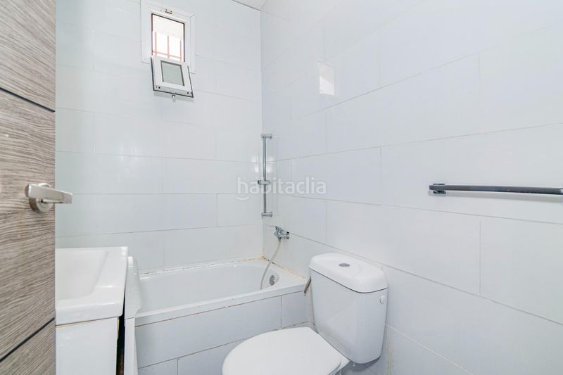 Foto 4b62df9f-7b86-4b03-add3-48a39d951747. Casa aparellada a Haza Grande Granada