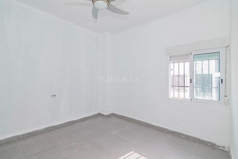 Foto 6f0250fb-3d87-40c9-91d1-834fa36388e3. Casa aparellada a Haza Grande Granada