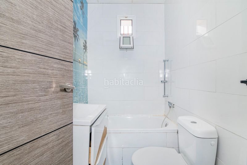 Foto 9f9545db-c088-4a4d-9b88-7c8a672ba9fa. Casa aparellada a Haza Grande Granada