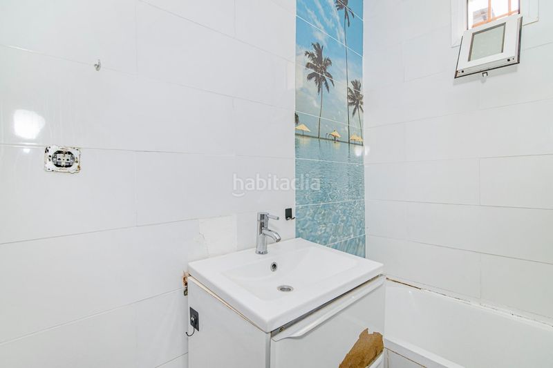 Foto d2b41991-c4f9-4296-921e-75266831c69e. Casa aparellada a Haza Grande Granada