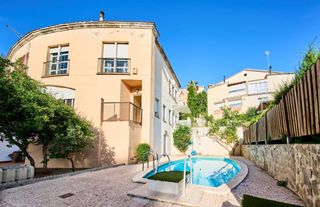 Casa a Cenes de la Vega. Pareada con piscina al principio de la cuesta del aquaola