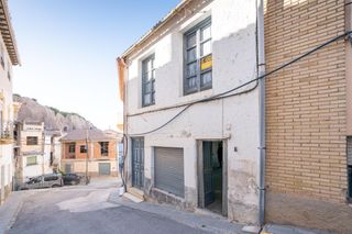 Reihenhaus  Molinillo. Local con acceso a dos calles y posibilidad de división en dos z