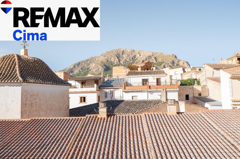 Foto 5a80c786-f389-4ba3-9c9e-363ea55a0548. Casa adossada amb aparcament a Zújar