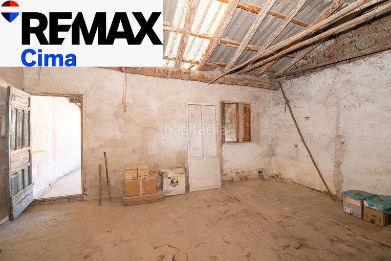 Foto cc2260ce-241e-45f8-82aa-507dc987b7ab. Casa adossada amb aparcament a Zújar