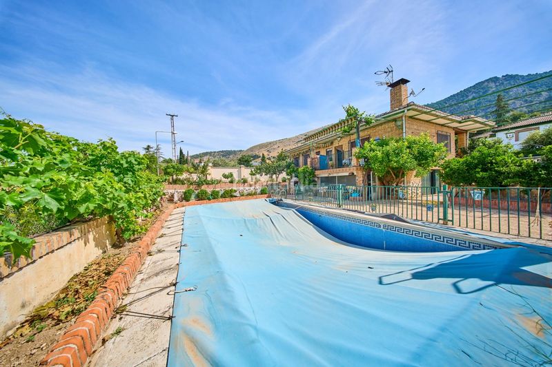 Foto 2e45d972-2a9f-4796-a8a1-9d17087a63a0. Xalet amb aparcament piscina a Alfacar