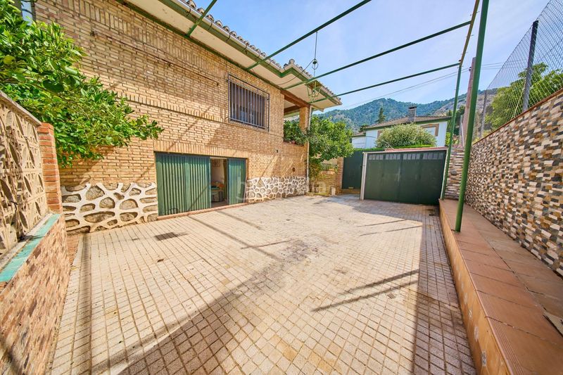Foto f5b35b81-9fce-440f-9175-1cca91af3a71. Xalet amb aparcament piscina a Alfacar