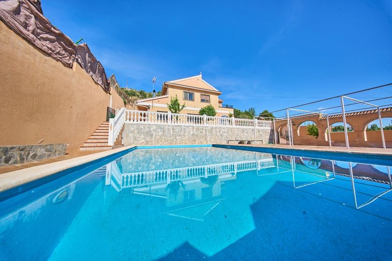 Foto b6643264-26ee-4f92-9b92-7675daa28af1. Xalet amb aparcament piscina a Nívar