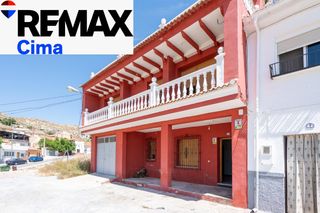 Casa  Calle las flores. Casa amplia con gran potencial en la parte alta de baza