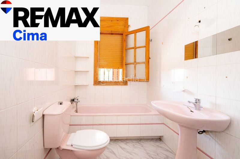Foto 8af8c8e1-bb1f-4a37-9c82-c52a2d73616f. Casa amb aparcament a Baza