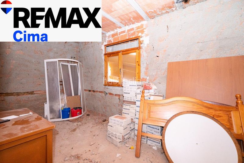 Foto 8f0d2e2e-3f27-4cef-bb42-fd1ccf197900. Casa amb aparcament a Baza