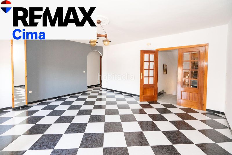 Foto 9cd36304-e9d3-45d9-b11f-2a9d070d021f. Casa amb aparcament a Baza