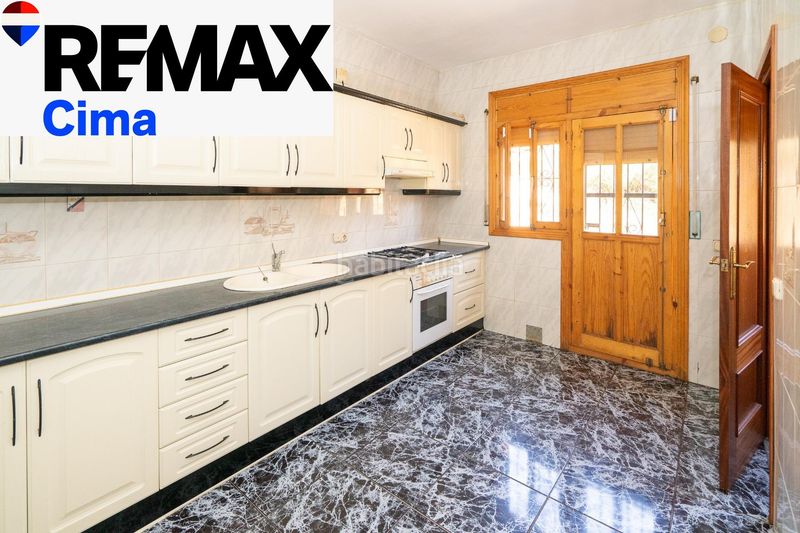 Foto adf7847d-673f-4a56-bff9-29477d687400. Casa amb aparcament a Baza