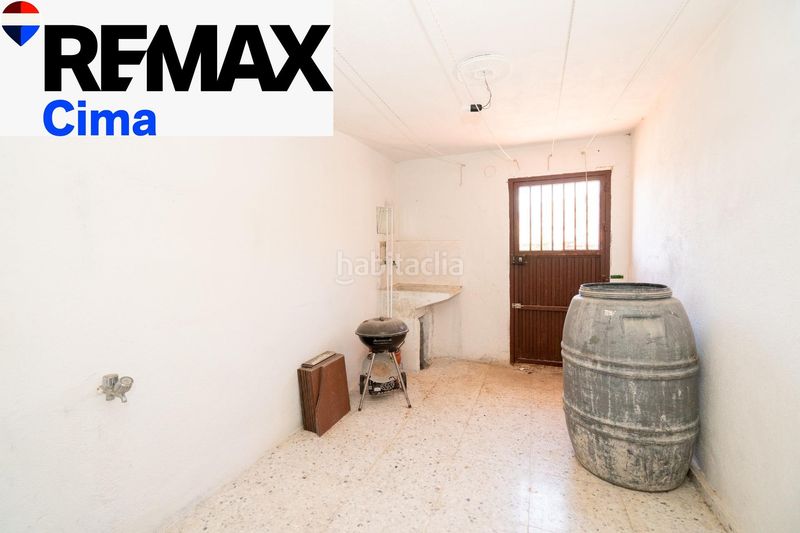 Foto b320f7cc-1b43-4701-906b-fa8f7d0e1268. Casa amb aparcament a Baza