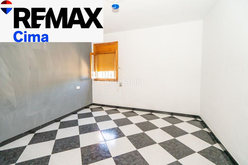 Foto cc58b736-b832-417b-b88d-3490898cc1a3. Casa amb aparcament a Baza