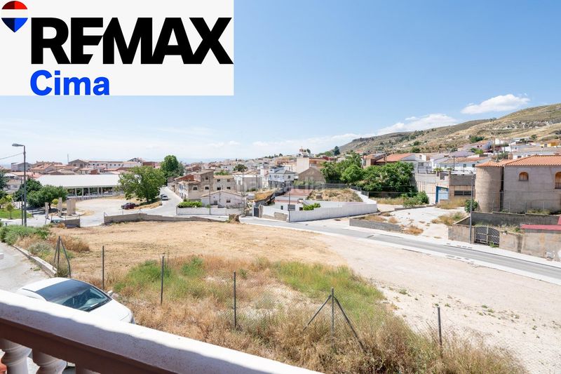 Foto ef9daa93-255c-44bc-b490-d7c1afee72cc. Casa amb aparcament a Baza