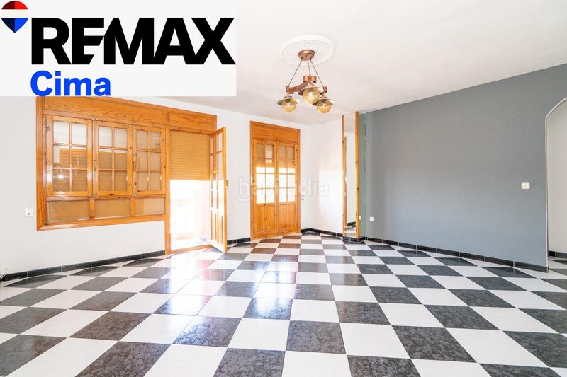 Foto f3b71657-8e2b-4279-836c-86810fd032c7. Casa amb aparcament a Baza