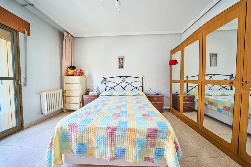 Foto 10d22c7d-7557-40f1-9724-535643a530eb. Casa aparellada amb calefacció aparcament a Baza