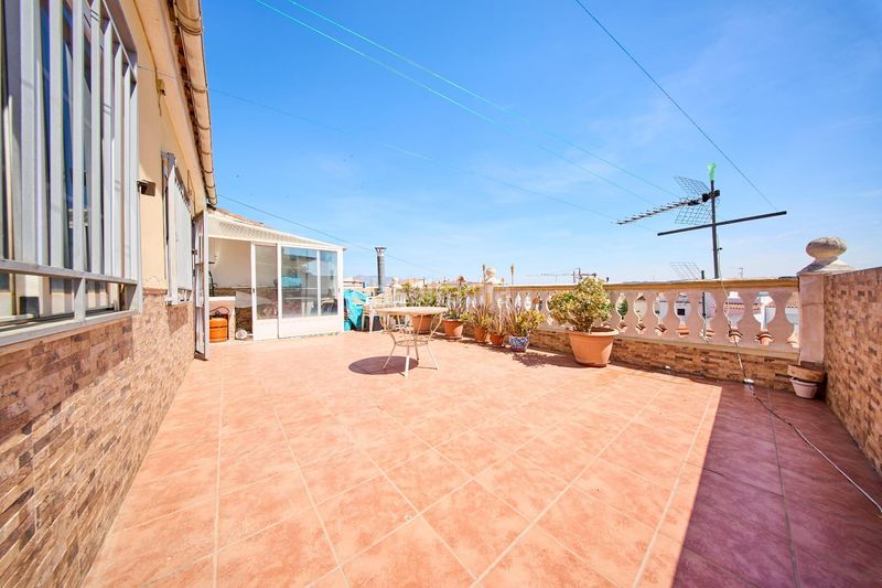 Foto 56a3555a-9a2a-4aa3-ab0a-8e671046df0f. Casa aparellada amb calefacció aparcament a Baza