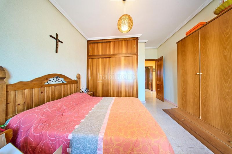 Foto a21c1828-2c18-4f2e-9831-f8ec35fbfd6d. Casa aparellada amb calefacció aparcament a Baza