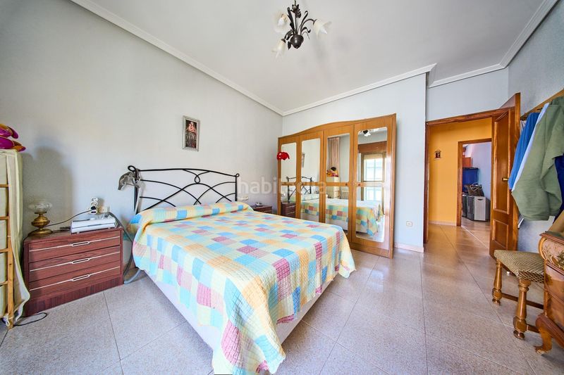 Foto db79c796-223a-488c-88af-5193289c9b6c. Casa aparellada amb calefacció aparcament a Baza